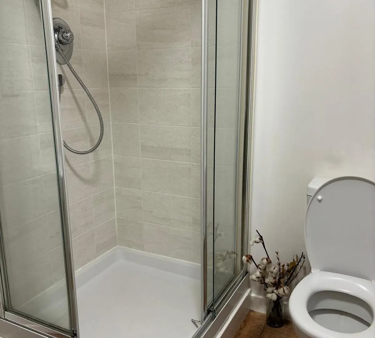 Comfy Room With Private Bathroom EDI Edinburgh